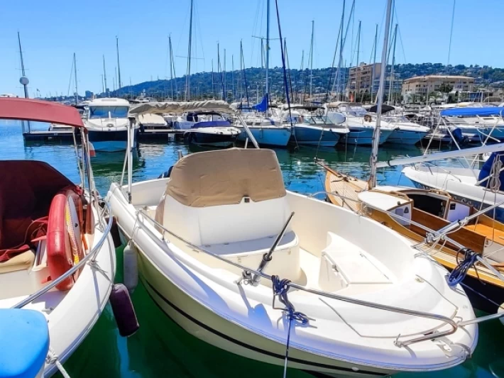 Charter a Jeanneau Cap Camarat 635 Style in Golfe-Juan on Samboat