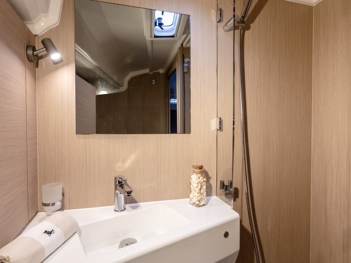 Bénéteau Sunsail 42 charter bareboat or skippered in  Marina (City)