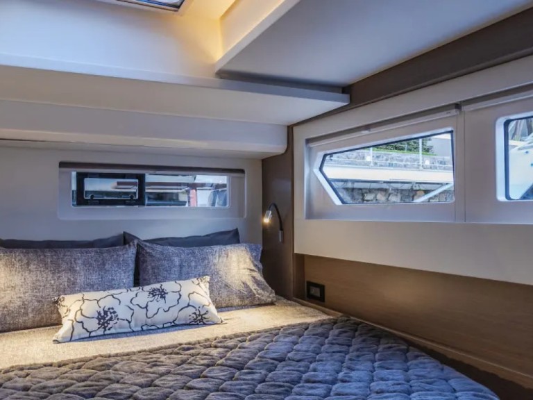 Charter a Leopard Sunsail 465 in Lefkáda on Samboat