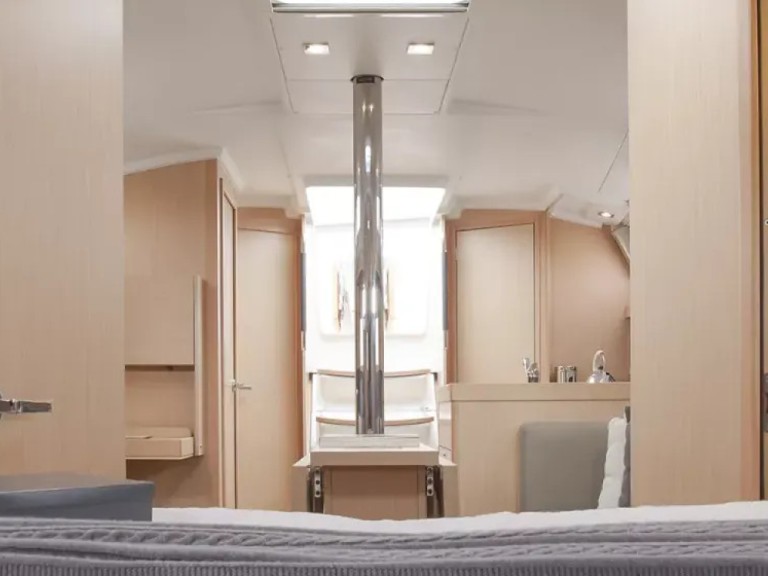 Charter a Bénéteau Oceanis 35 in Furnari on Samboat