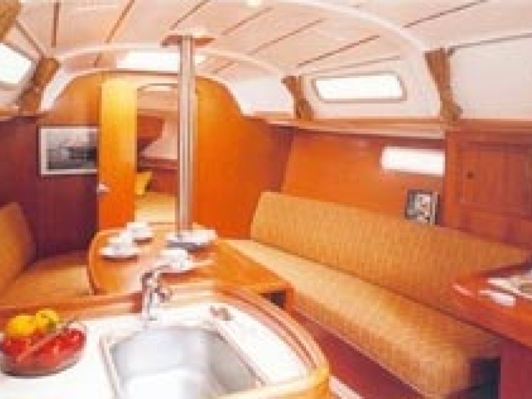 Hire a Bénéteau Oceanis 31 Procida