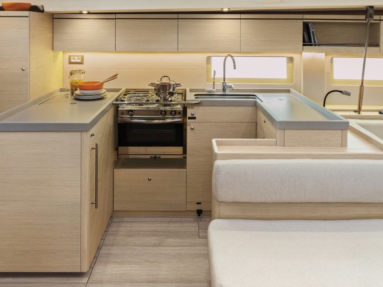 Sailboat to hire Furnari at the best price