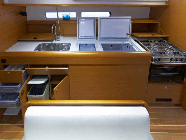 Sailboat hire in Lefkáda - Jeanneau Sun Odyssey 469