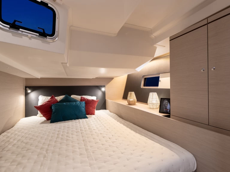 Hire a Bénéteau Oceanis 51.1 Marina (City)