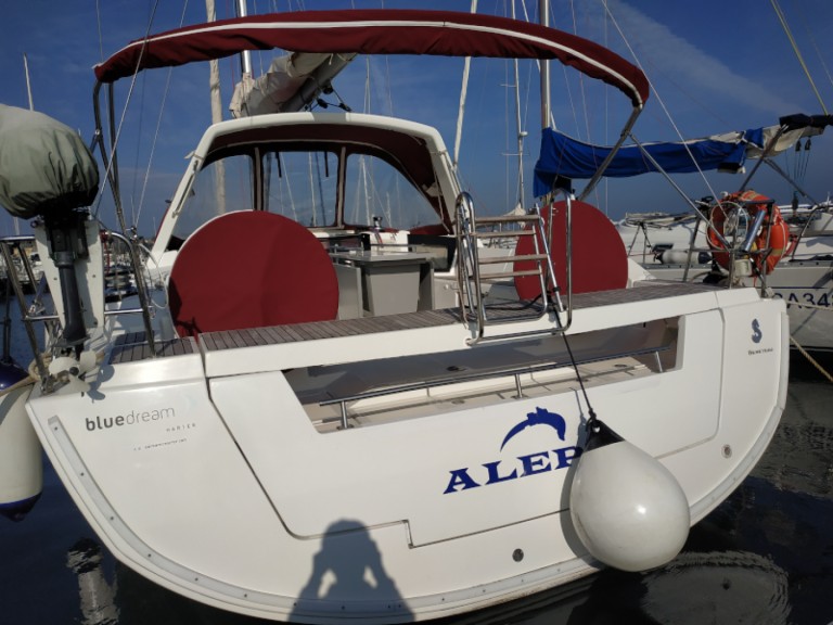 Yacht charter Procida - Bénéteau Oceanis 45 on SamBoat