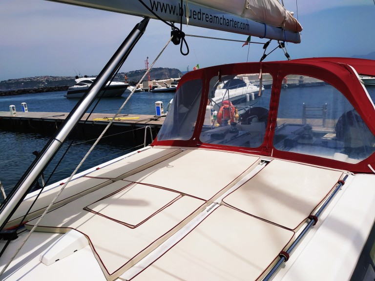 Hire a Bénéteau Oceanis 45 Procida