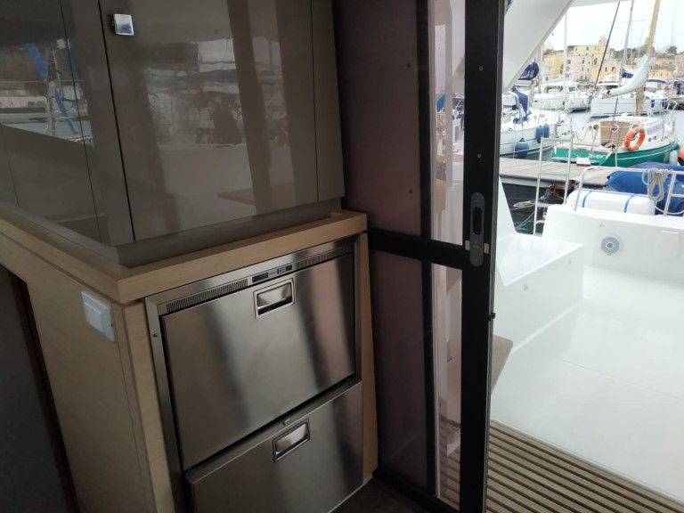 Hire Catamaran with or without skipper Fountaine Pajot Procida