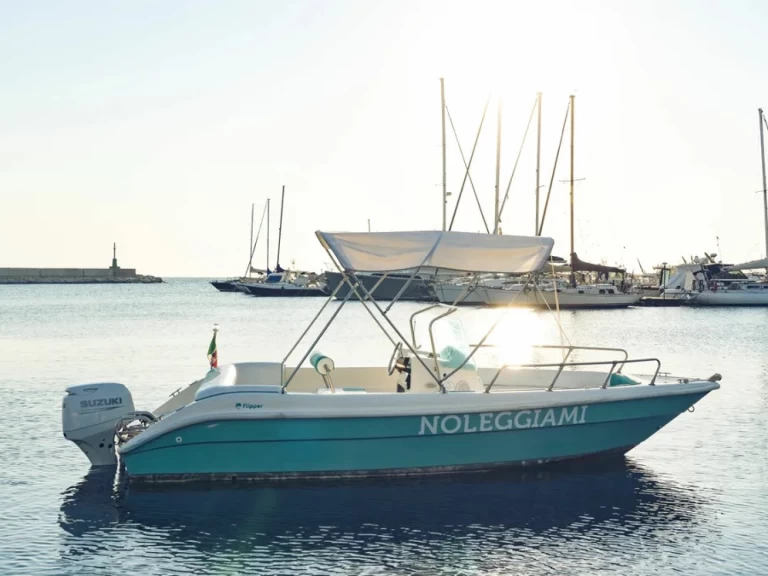 Hire a  Motorboat 5.80 Torre Canne