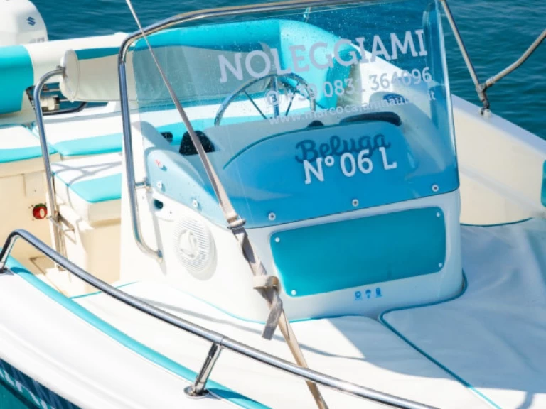Hire a  Motorboat 5.80 Torre Canne