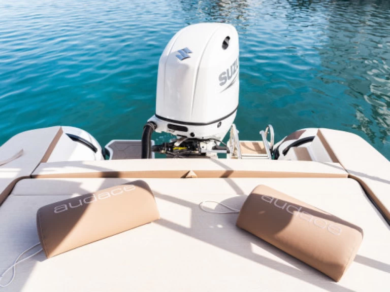 Motorboat to hire Torre Canne at the best price