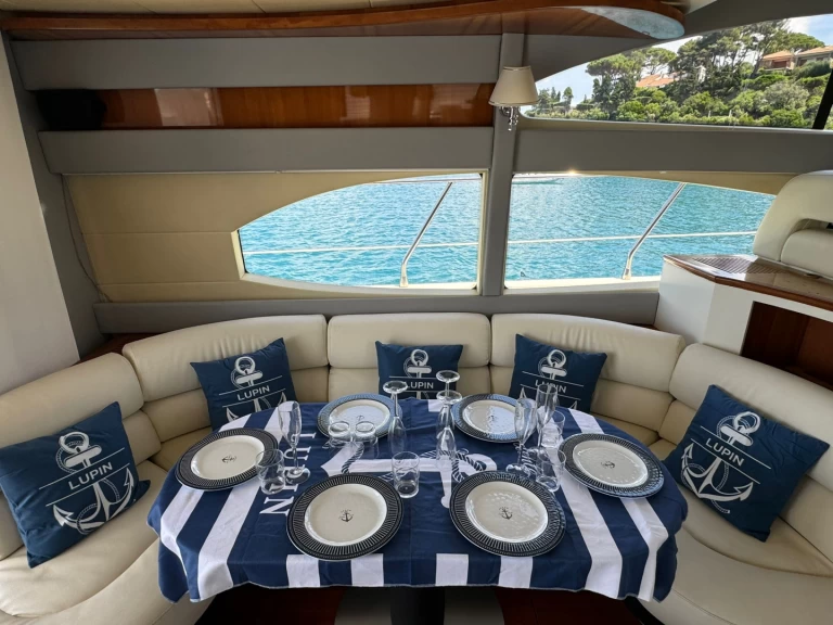 Charter a Azimut Azimut 52 Fly in Porto Santo Stefano on Samboat