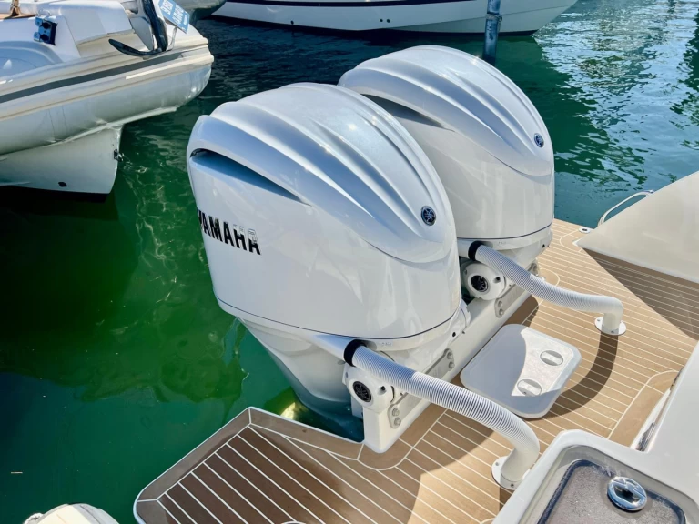 Hire Motorboat with or without skipper White Shark Empuriabrava