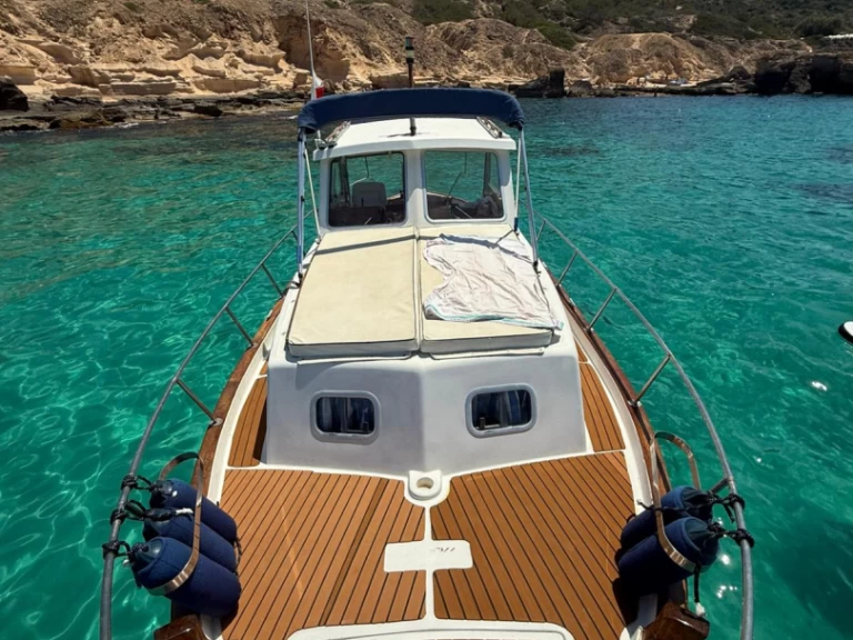 Motorboat hire in Palma de Mallorca - Menorquin-Yachts Conquisrtador 43