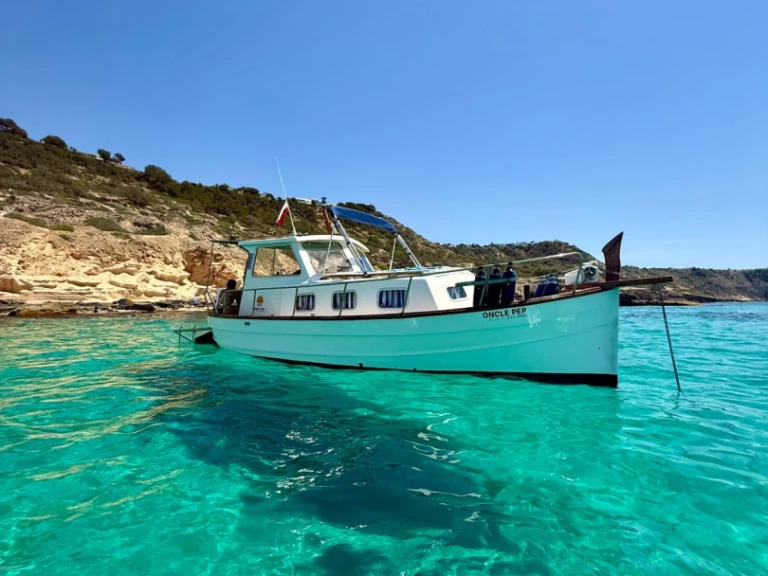 Yacht hire Palma de Mallorca cheap Conquisrtador 43