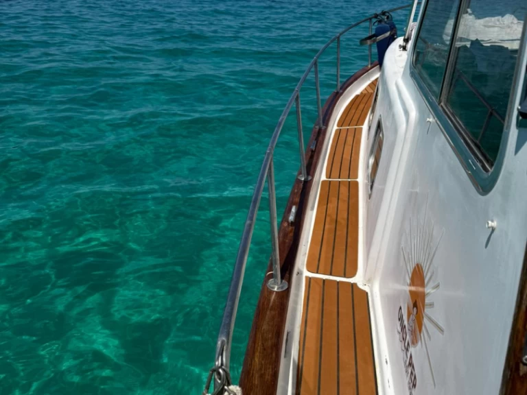 Charter a Menorquin-Yachts Conquisrtador 43 in Palma de Mallorca on Samboat