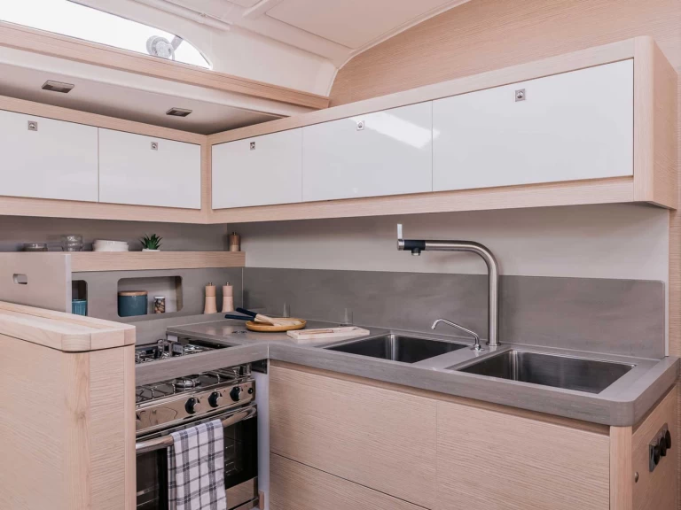 Yacht hire Furnari cheap Dufour 470