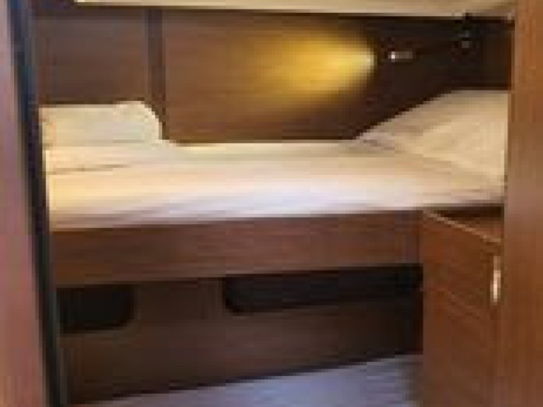 Sailboat to hire Volos at the best price