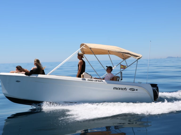 Charter a Darekco Mareti 585 in Mataró on Samboat
