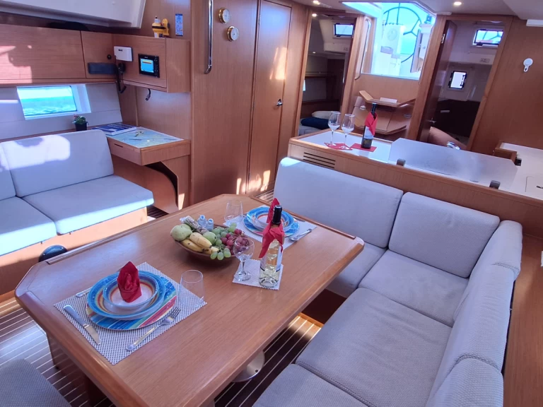 Hire Sailboat Bavaria with a boat licence