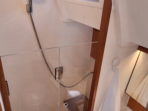 Sailboat to hire Nikiána at the best price