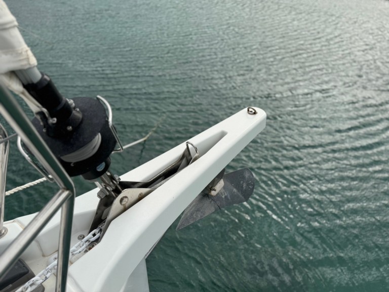 Hire Sailboat Jeanneau with a boat licence