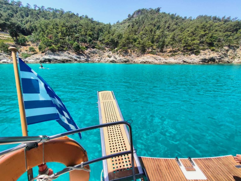 Hire Sailboat Jeanneau with a boat licence