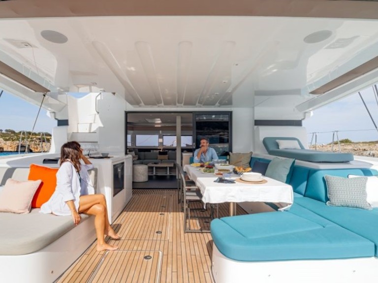 Hire Catamaran Lagoon with a boat licence