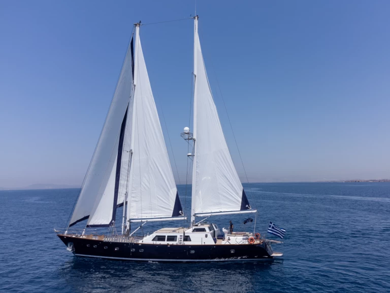 Yacht hire Piraeus cheap CCYD 85
