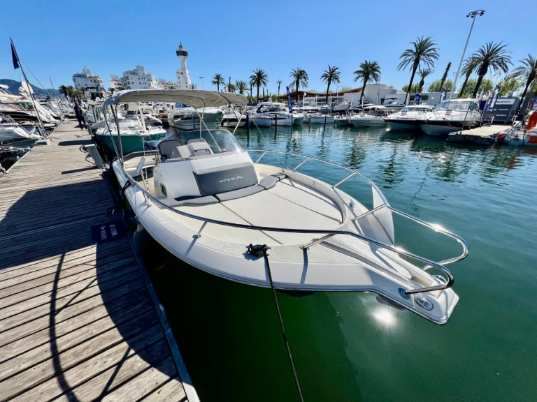 Hire Motorboat White Shark with a boat licence