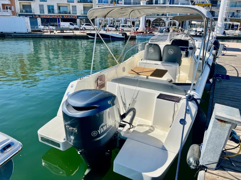 Yacht charter Empuriabrava - White Shark 240 sc on SamBoat