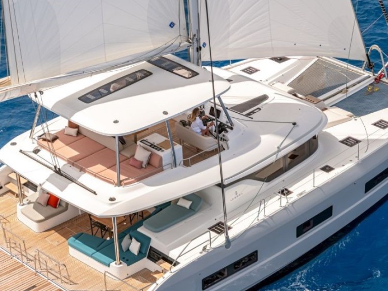 Hire a Lagoon Lagoon 55 Lávrio