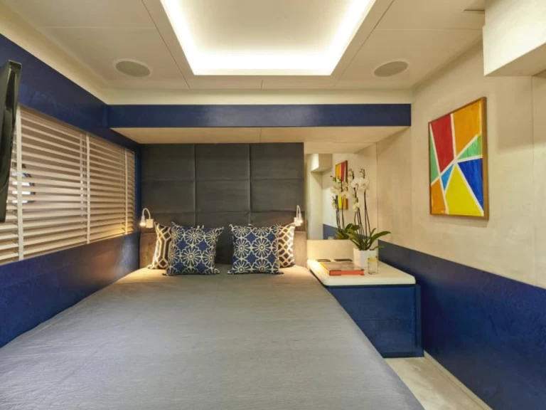 Hire Luxury Yacht with or without skipper Azimut Gouvia