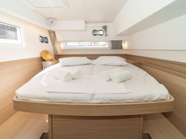 Yacht charter Skiathos - Lagoon Lagoon 42 on SamBoat