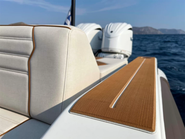 Charter a  Rock Marine 36 in Agios Ioannis Peristeron on Samboat