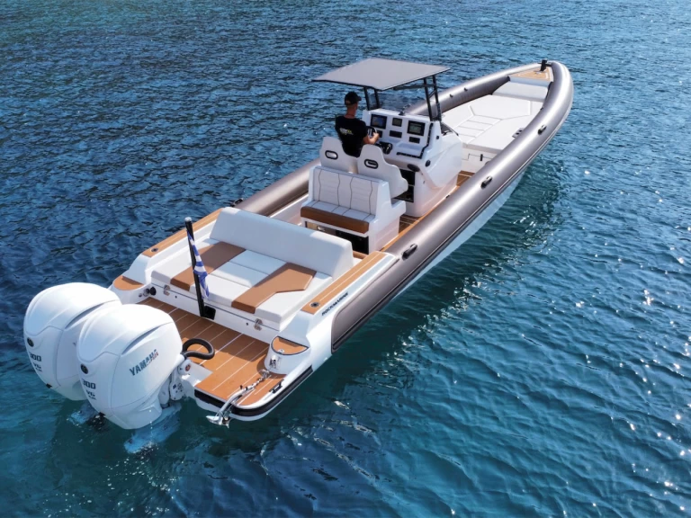 Hire Motorboat  with a boat licence