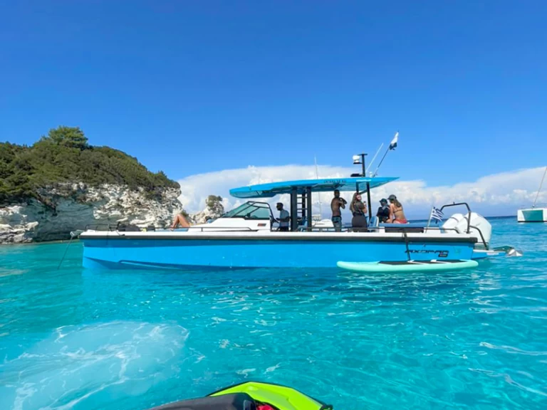 Hire a Axopar Axopar 37 Sun Top (1 cabin) Gouvia