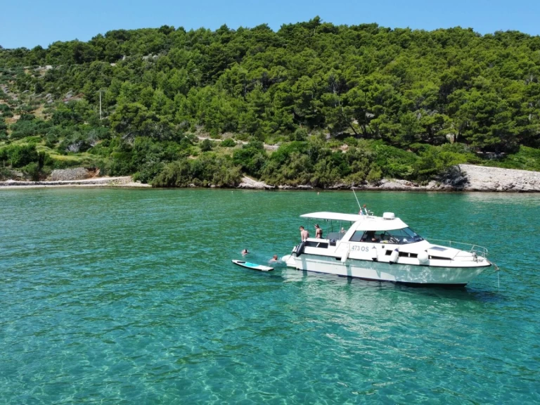 Motorboat to hire Sumpetar at the best price