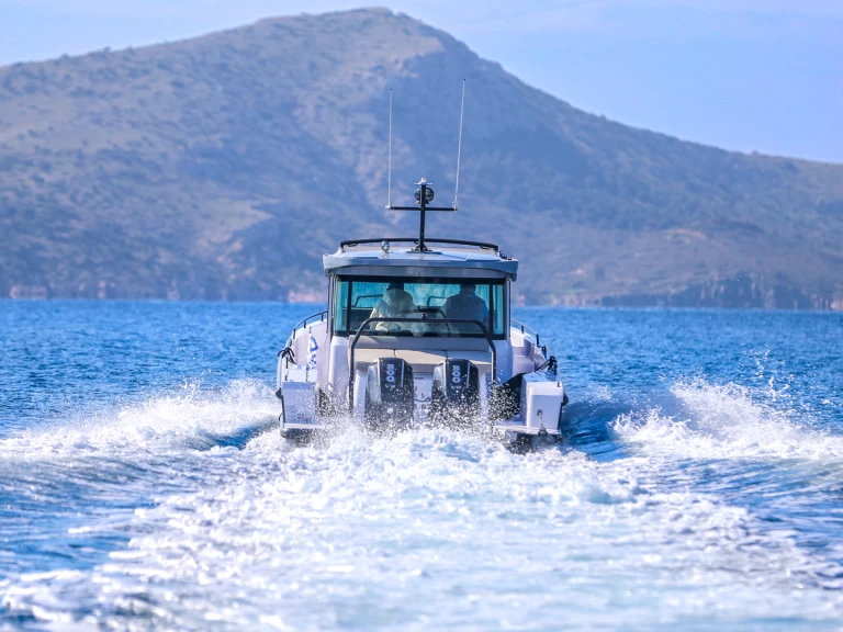 Charter a Axopar Axopar 37 XC Cross Cabin (2 cabins) in Anavyssos on Samboat