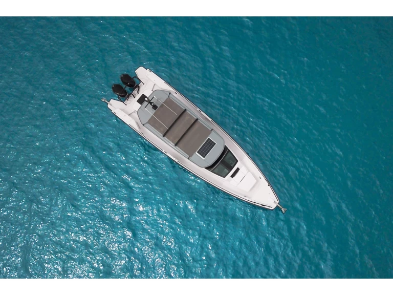 Hire Motorboat Axopar with a boat licence
