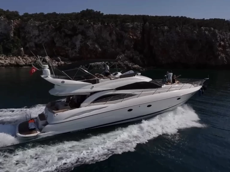 Charter a Sunseeker Sunseeker Manhattan 56 in Kemer on Samboat