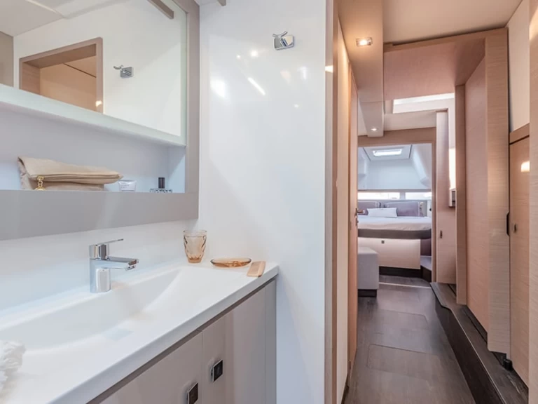 Catamaran to hire Playa de Talamanca at the best price