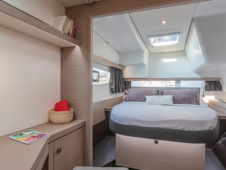 Yacht charter Playa de Talamanca - Fountaine Pajot Isla 40 on SamBoat