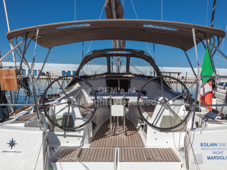 Sailboat to hire Capo d'Orlando at the best price