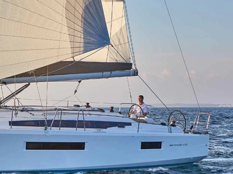 Yacht charter Capo d'Orlando - Jeanneau Sun Odyssey 440 on SamBoat
