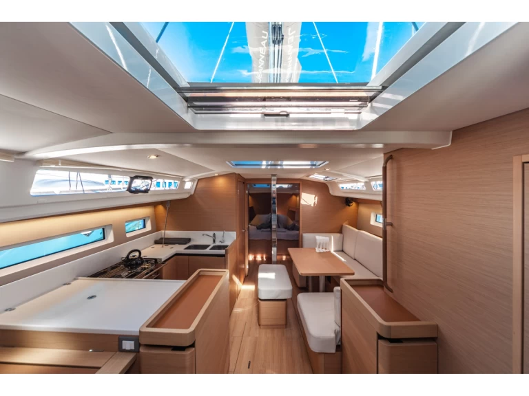 Hire a Jeanneau Sun Odyssey 440 Capo d'Orlando
