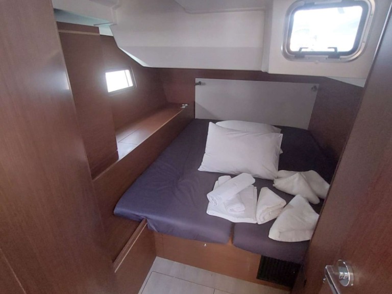 Sailboat to hire Gouvia at the best price