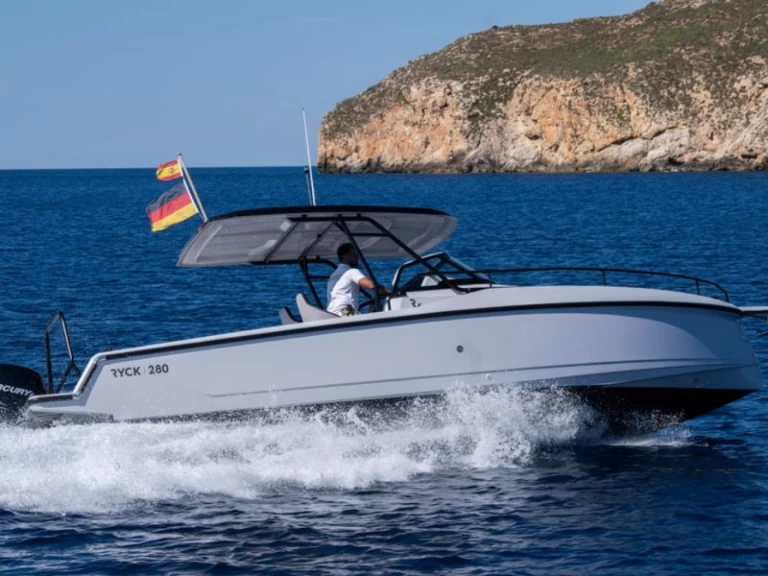 Hire a Parker 850 voyager Empuriabrava