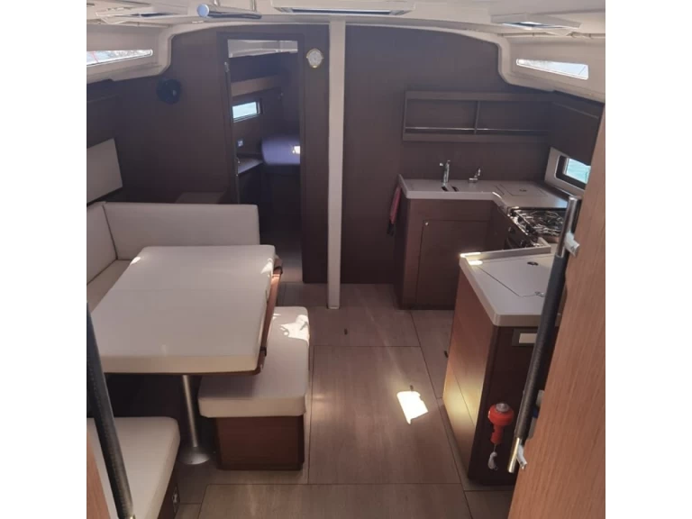 Hire a Bénéteau Oceanis 40.1 Sami