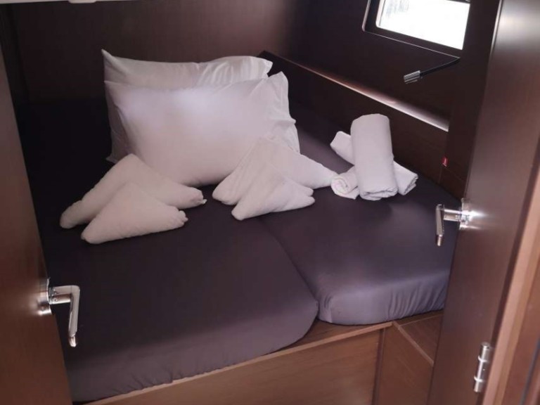 Hire Sailboat Bénéteau with a boat licence