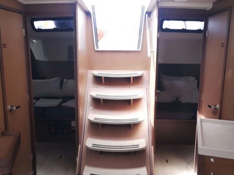 Bénéteau Oceanis 46.1 charter bareboat or skippered in  Lávrio